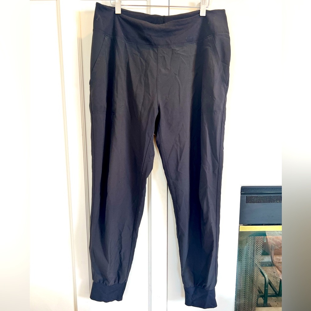 Patagonia jogger pants size medium with elastic waist band